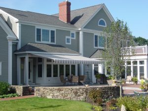 How Long do Retractable Awnings Last?