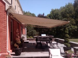 What are the Benefits of Retractable Awnings?
